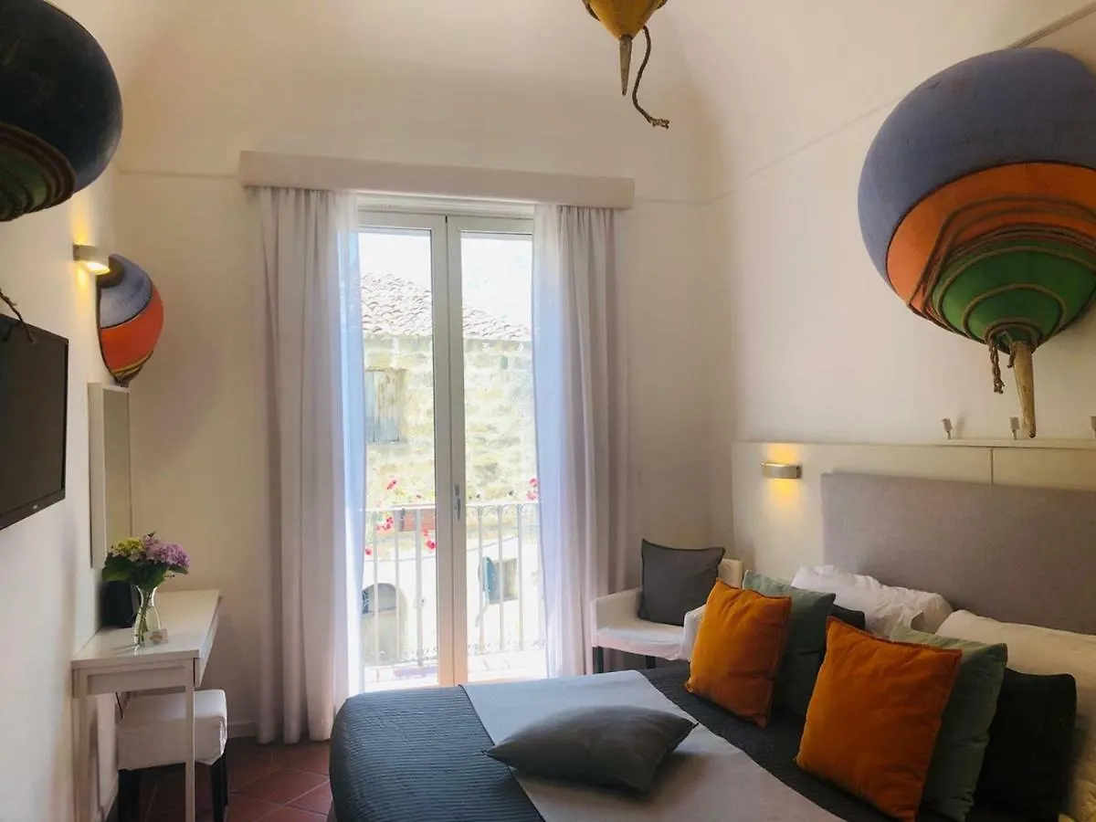 *** לינה וארוחת בוקר צ'יניזי B&B Antichi Colori איטליה